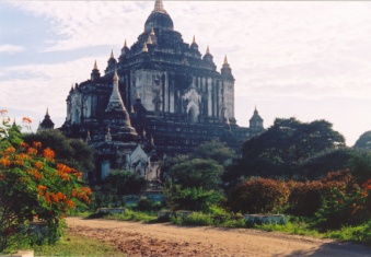 Thatbyinyi pagood Old Bagan